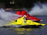 Jugar Motor racing boat now